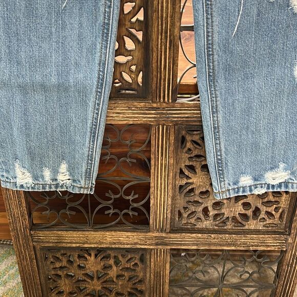 Alter’d State Jeans. Ceros. Size 26
Whiskering, fading, distressing. EUC - Picture 7 of 9